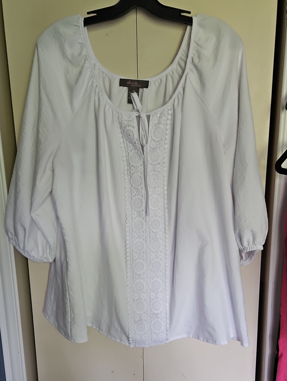 White Embroidered Peasant Tunic with Tie Neck Sz2X Ptp 26 L 29